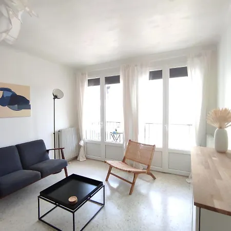 Cocon Traversant Deux Balcons Proche Centre *